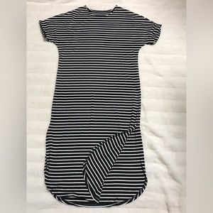 Black and White Striped Maxi Dress with Slits on Size